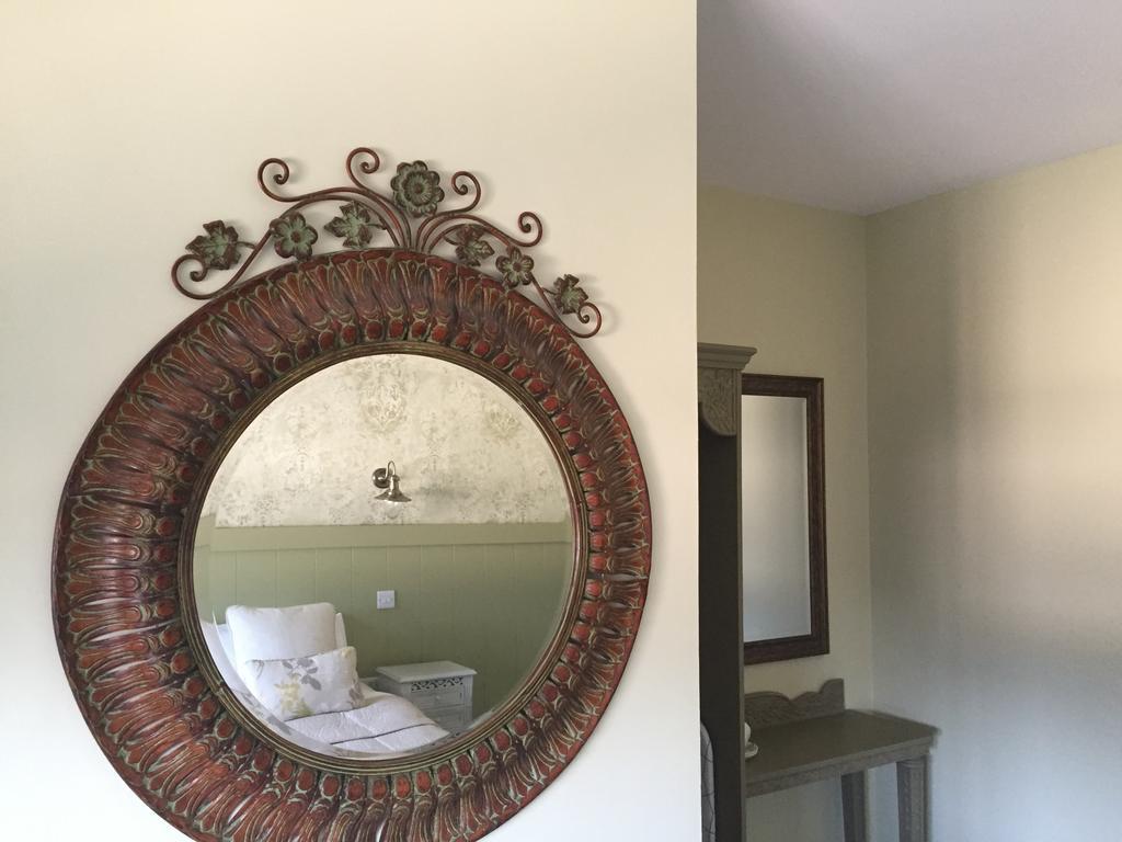 Riverbank, Country Pub And Guesthouse كاريكماكروس المظهر الخارجي الصورة