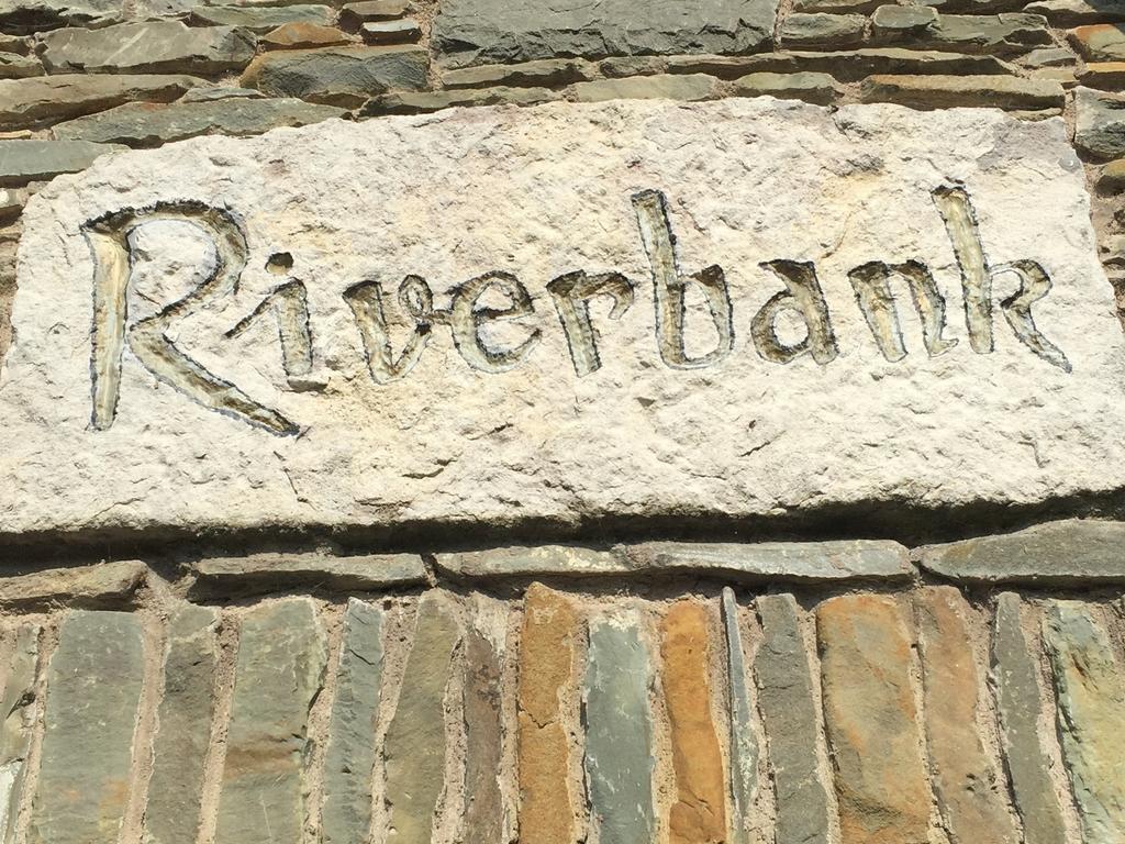 Riverbank, Country Pub And Guesthouse كاريكماكروس المظهر الخارجي الصورة