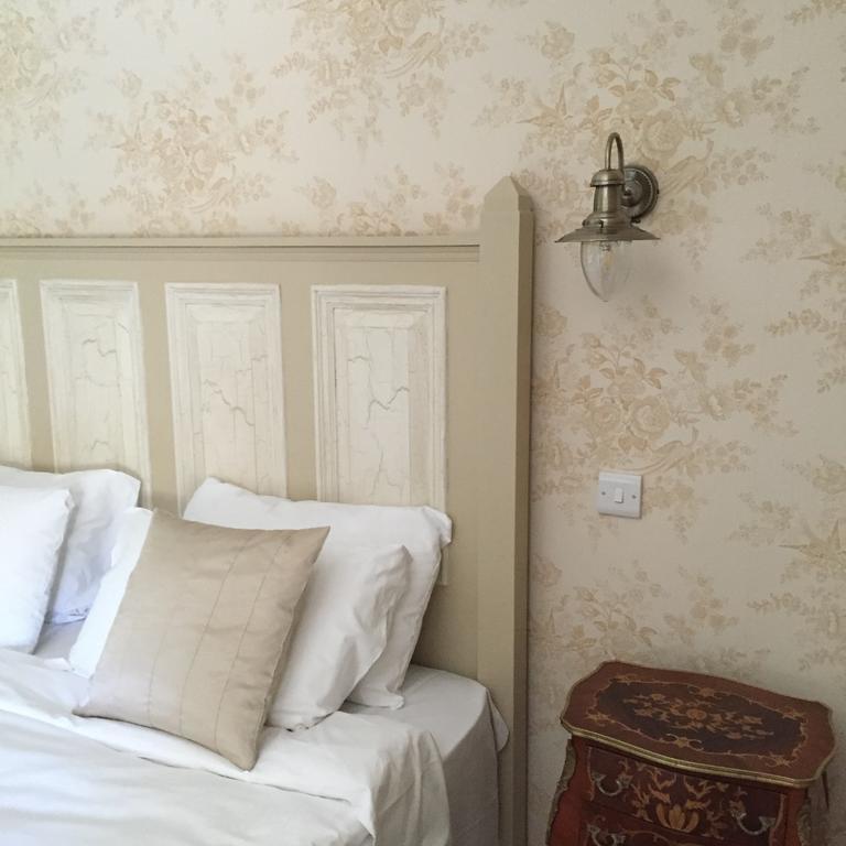 Riverbank, Country Pub And Guesthouse كاريكماكروس المظهر الخارجي الصورة