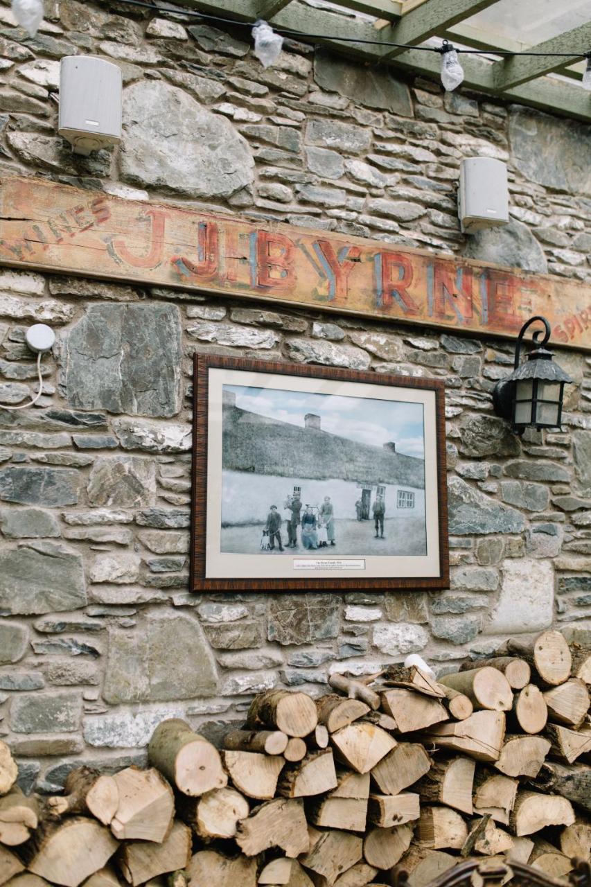 Riverbank, Country Pub And Guesthouse كاريكماكروس المظهر الخارجي الصورة
